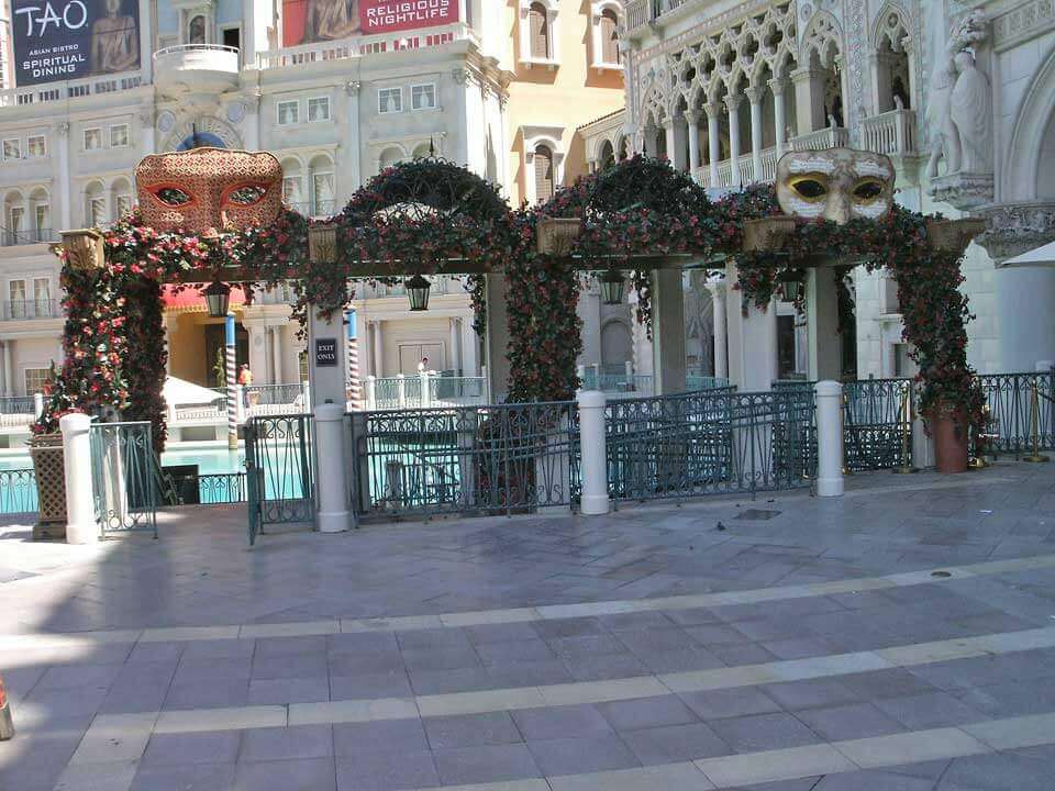 The completed Bougainvillea installation at the Venetian Hotel & Casino